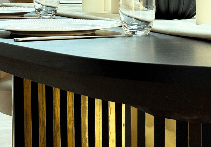 Stół rozkładany na ryflowanej nodze LUDWIK T72 GLAM 110x200-300 cm