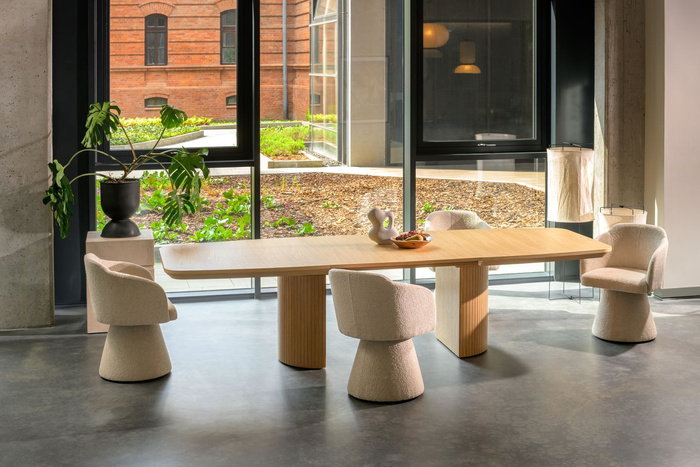 Stół Piotr rozkładany na ryflowanych nogach 110 cm x 200 - 300 cm T71